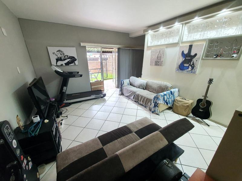 2 Bedroom Property for Sale in Sinoville Gauteng
