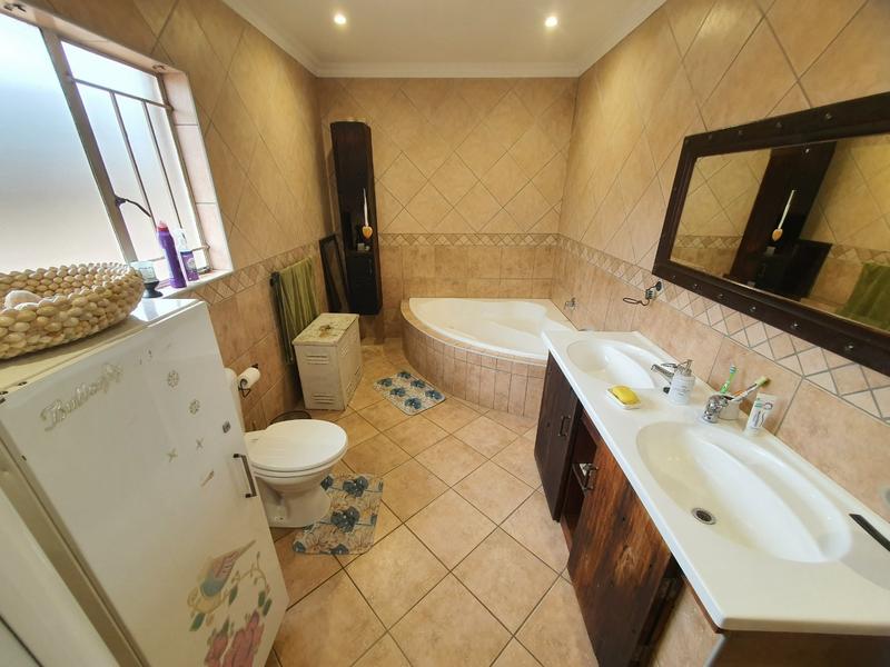 4 Bedroom Property for Sale in Sinoville Gauteng