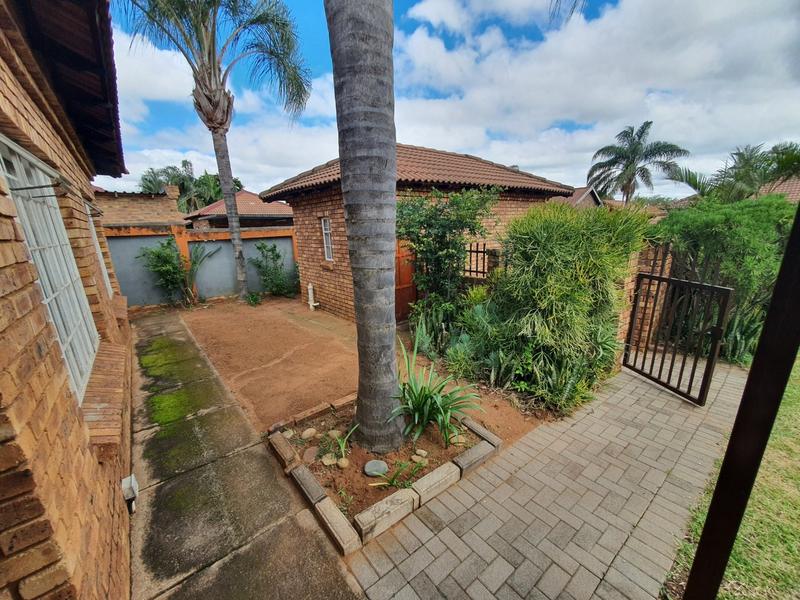 2 Bedroom Property for Sale in Theresa Park Gauteng