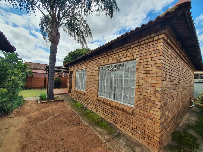 2 Bedroom Property for Sale in Theresa Park Gauteng
