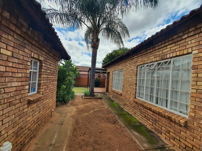 2 Bedroom Property for Sale in Theresa Park Gauteng