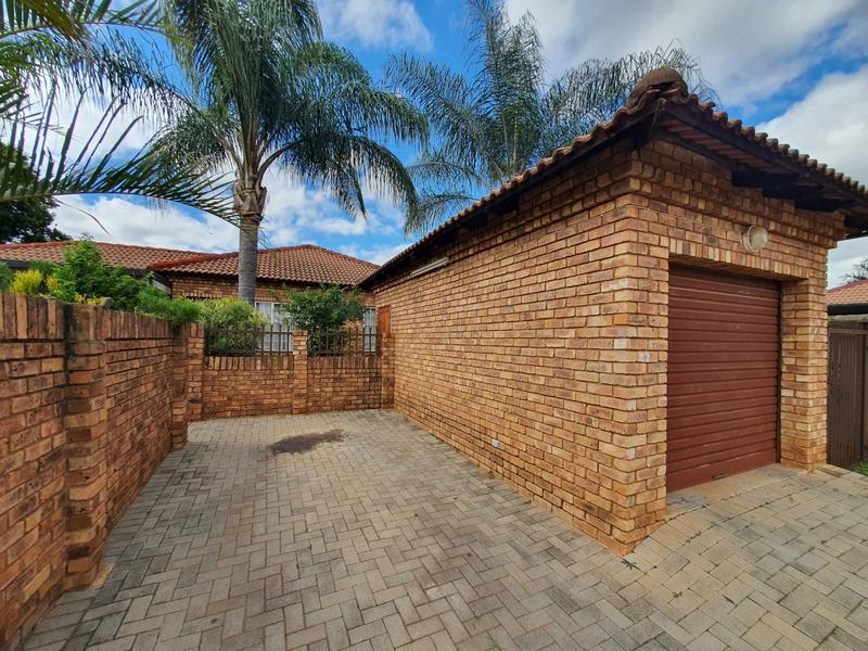2 Bedroom Property for Sale in Theresa Park Gauteng