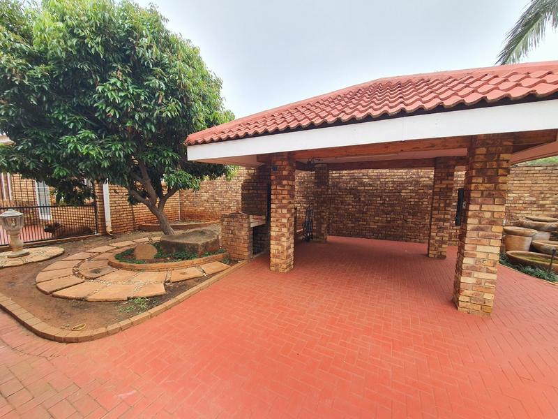 5 Bedroom Property for Sale in Wonderboom Gauteng