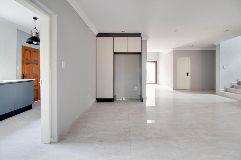 4 Bedroom Property for Sale in Ruimsig Gauteng