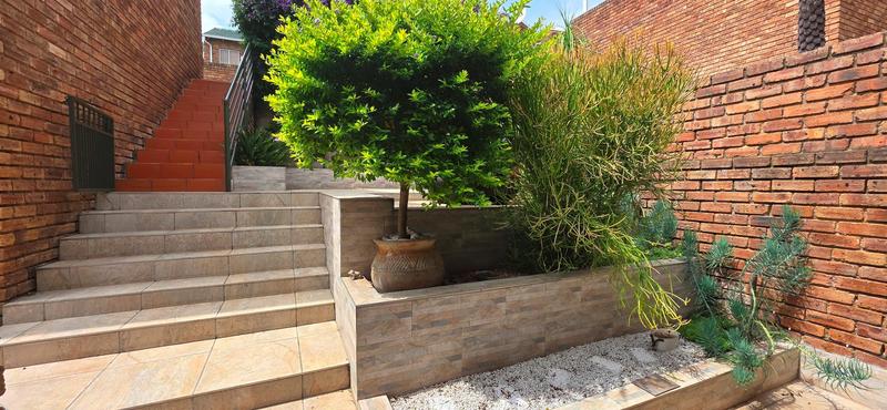 2 Bedroom Property for Sale in Helderkruin Gauteng