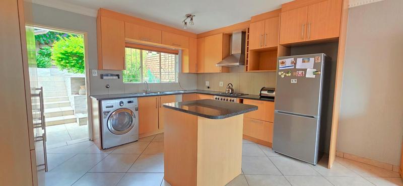 2 Bedroom Property for Sale in Helderkruin Gauteng