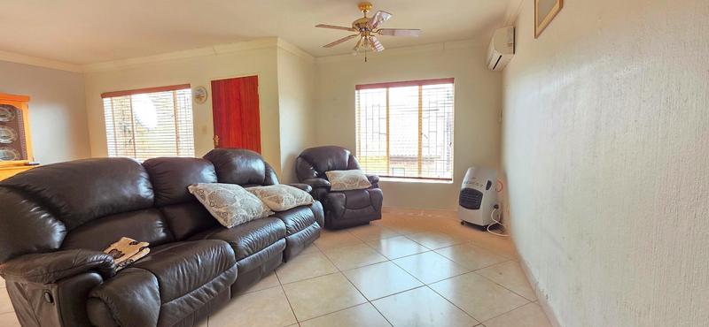 2 Bedroom Property for Sale in Helderkruin Gauteng