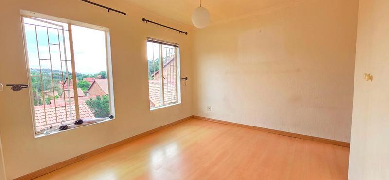 2 Bedroom Property for Sale in Helderkruin Gauteng