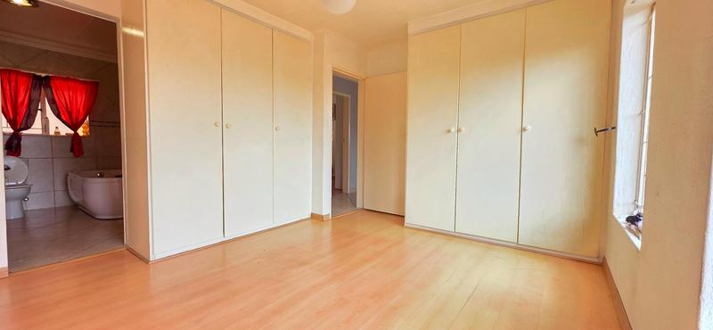 2 Bedroom Property for Sale in Helderkruin Gauteng