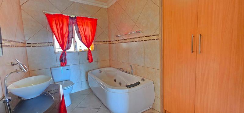 2 Bedroom Property for Sale in Helderkruin Gauteng