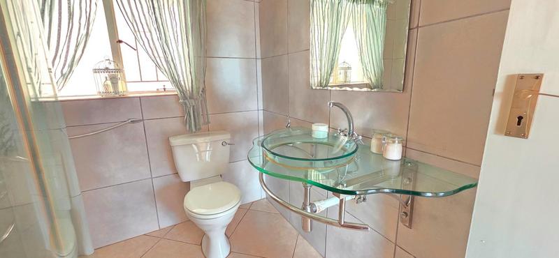 2 Bedroom Property for Sale in Helderkruin Gauteng