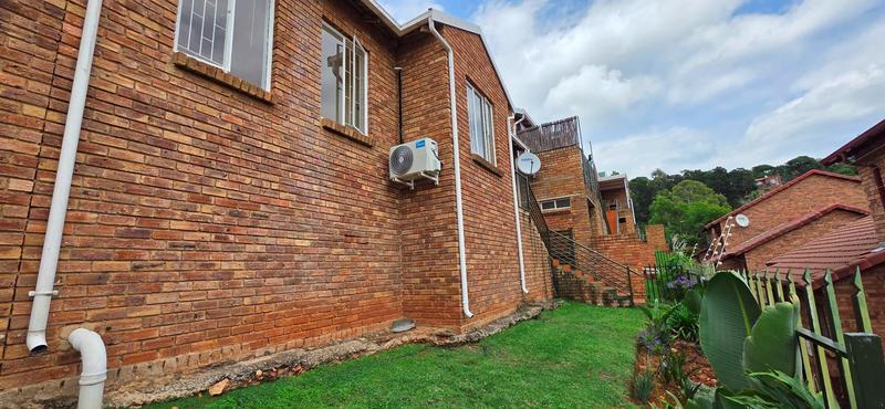 2 Bedroom Property for Sale in Helderkruin Gauteng