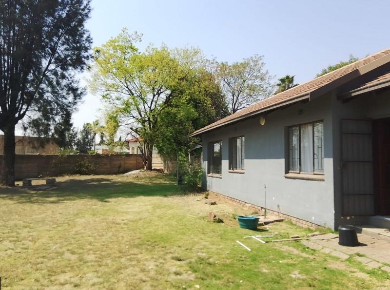 To Let 2 Bedroom Property for Rent in Crystal Park Gauteng