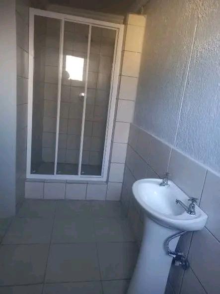 To Let 2 Bedroom Property for Rent in Crystal Park Gauteng