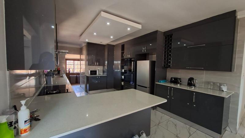 4 Bedroom Property for Sale in Booysens Gauteng