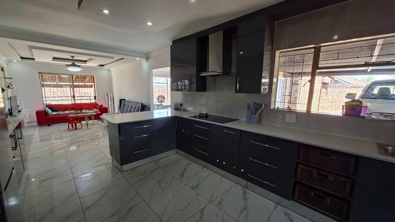 4 Bedroom Property for Sale in Booysens Gauteng