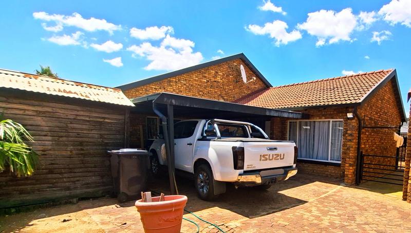 4 Bedroom Property for Sale in Booysens Gauteng