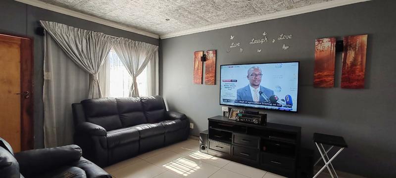 2 Bedroom Property for Sale in Elandspoort Gauteng