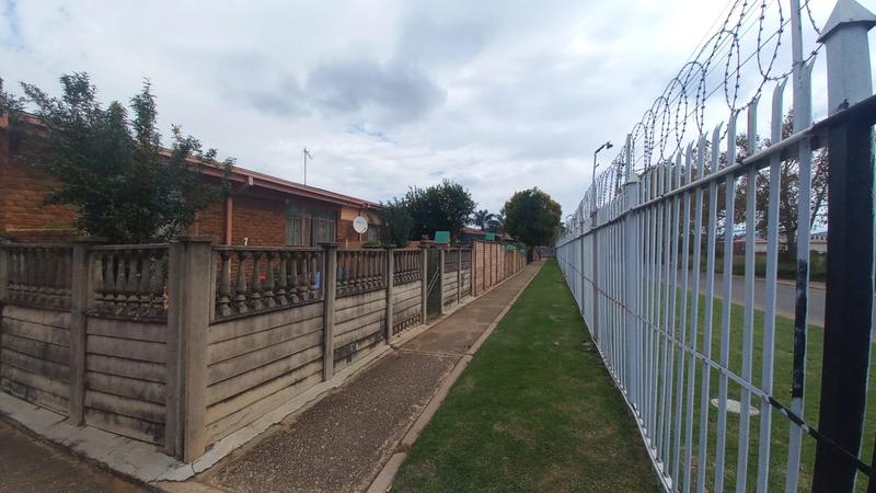 2 Bedroom Property for Sale in Hermanstad Gauteng