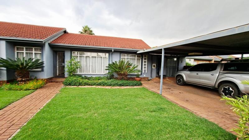 5 Bedroom Property for Sale in Kirkney Gauteng