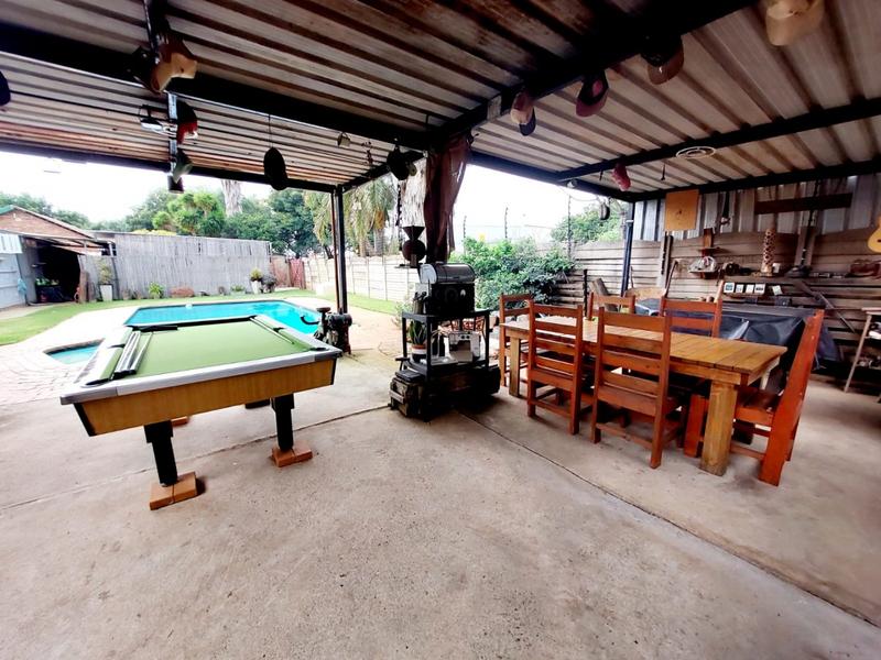 5 Bedroom Property for Sale in Kirkney Gauteng