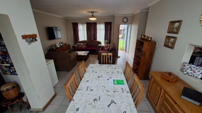 5 Bedroom Property for Sale in Kirkney Gauteng