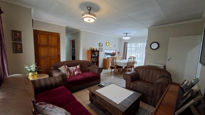 5 Bedroom Property for Sale in Kirkney Gauteng