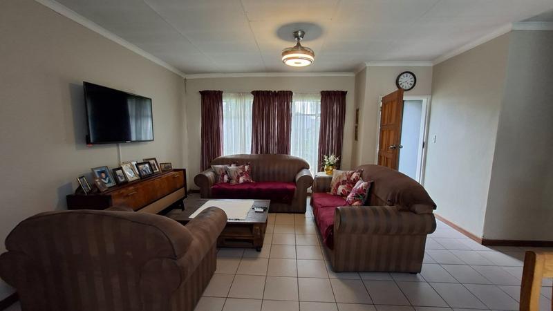 5 Bedroom Property for Sale in Kirkney Gauteng