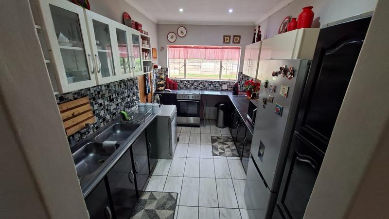 5 Bedroom Property for Sale in Kirkney Gauteng