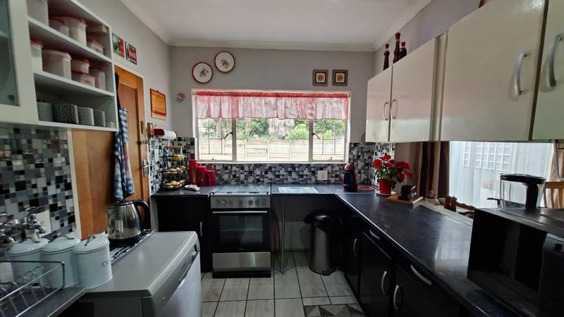 5 Bedroom Property for Sale in Kirkney Gauteng