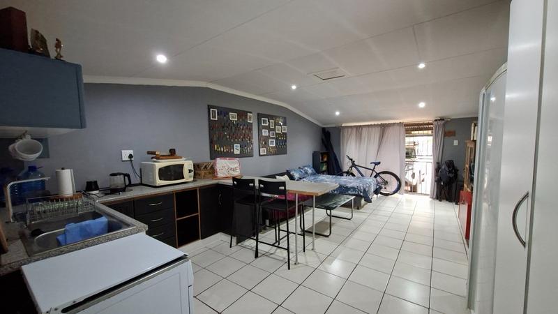 5 Bedroom Property for Sale in Kirkney Gauteng