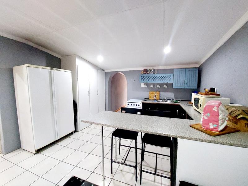 5 Bedroom Property for Sale in Kirkney Gauteng