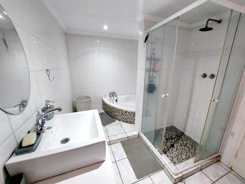 5 Bedroom Property for Sale in Kirkney Gauteng