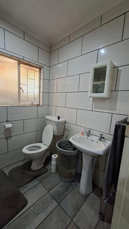 5 Bedroom Property for Sale in Kirkney Gauteng