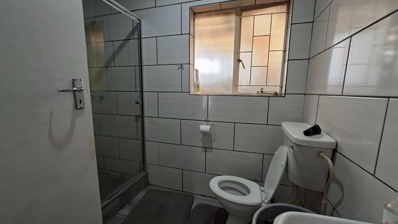 5 Bedroom Property for Sale in Kirkney Gauteng