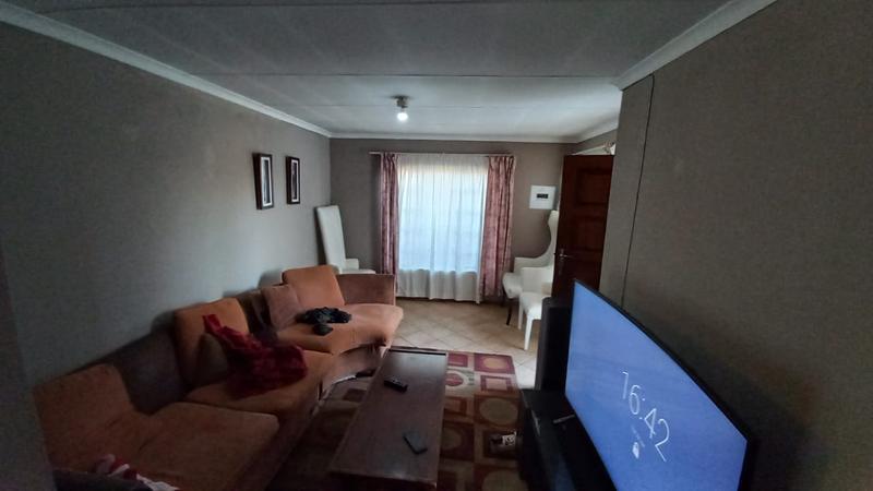2 Bedroom Property for Sale in Lotus Gardens Gauteng