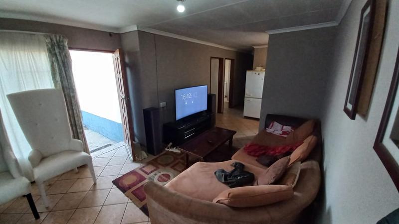 2 Bedroom Property for Sale in Lotus Gardens Gauteng