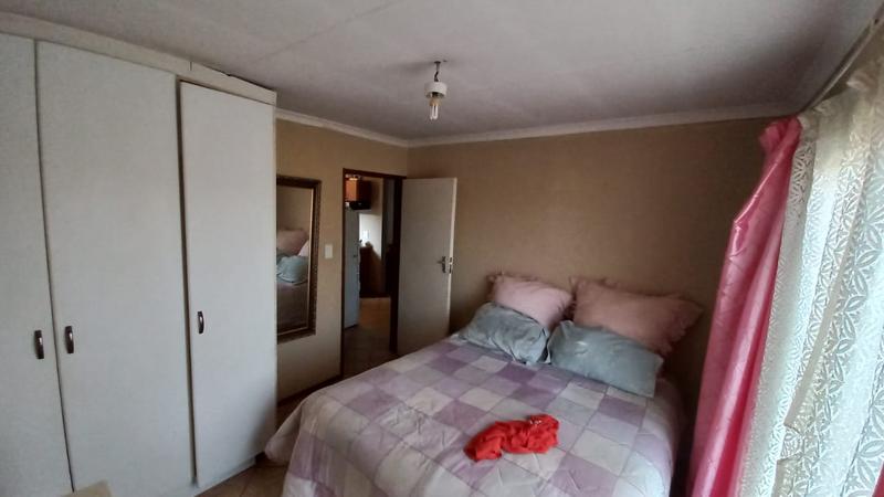 2 Bedroom Property for Sale in Lotus Gardens Gauteng