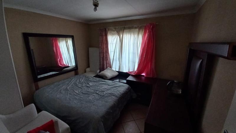 2 Bedroom Property for Sale in Lotus Gardens Gauteng