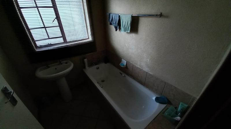 2 Bedroom Property for Sale in Lotus Gardens Gauteng