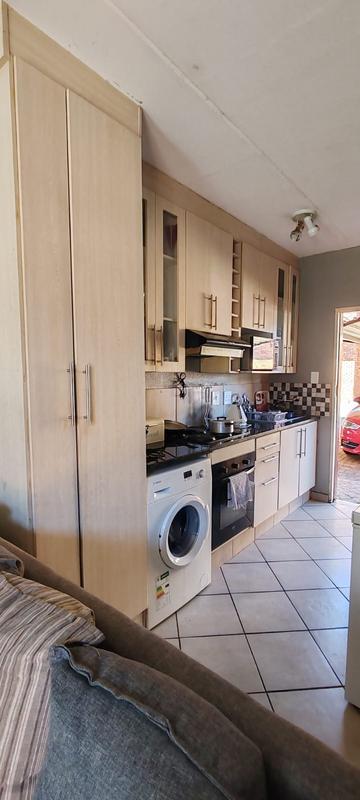 2 Bedroom Property for Sale in Lotus Gardens Gauteng