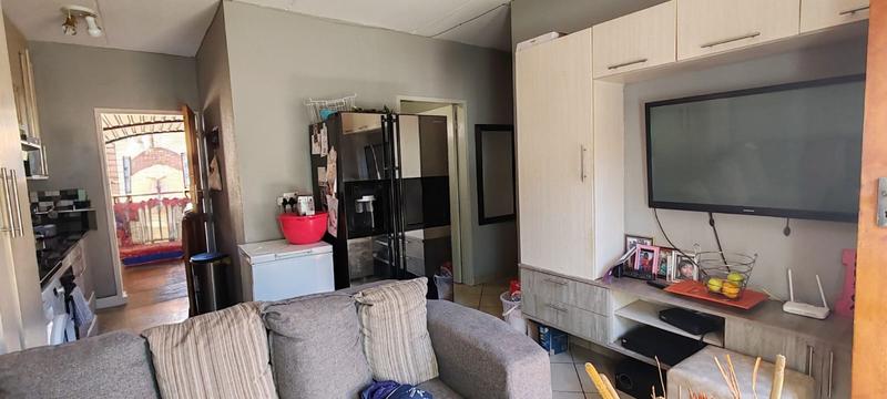 2 Bedroom Property for Sale in Lotus Gardens Gauteng