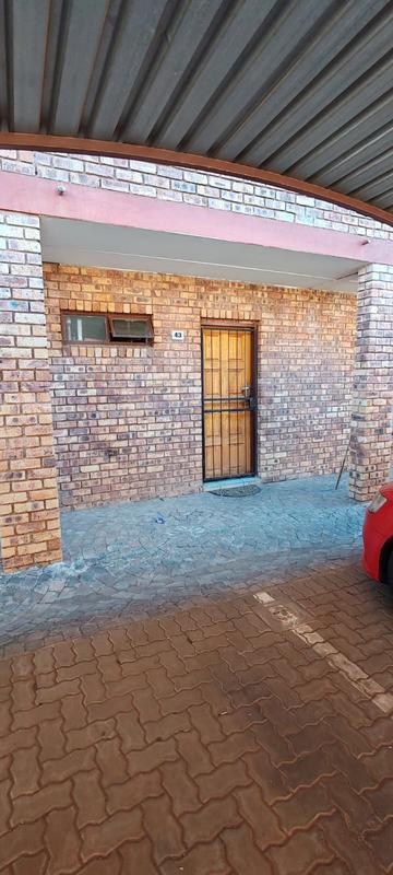 2 Bedroom Property for Sale in Lotus Gardens Gauteng