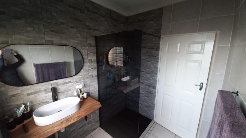 3 Bedroom Property for Sale in Mountain View Gauteng