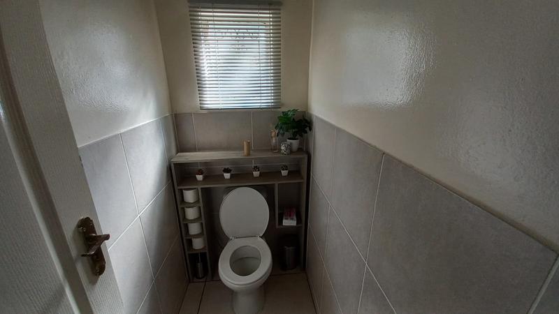 3 Bedroom Property for Sale in Mountain View Gauteng