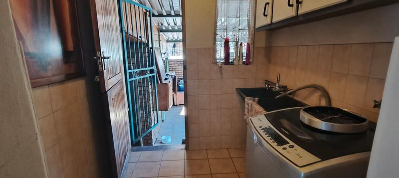 2 Bedroom Property for Sale in Mountain View Gauteng