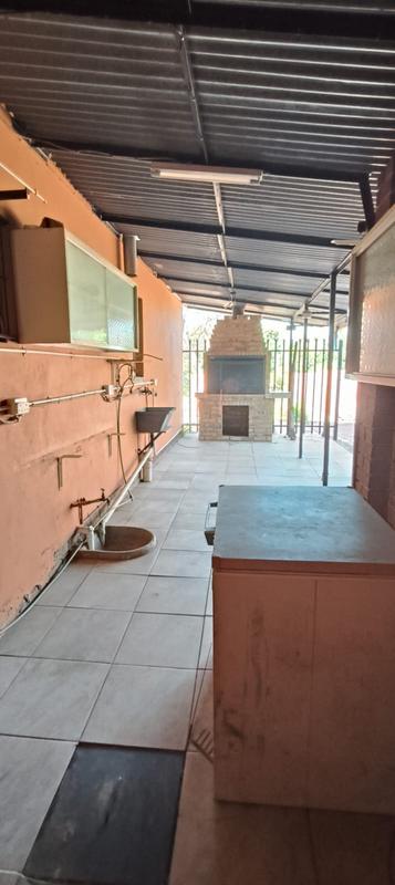 3 Bedroom Property for Sale in Mountain View Gauteng