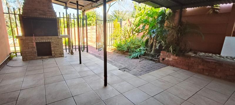 3 Bedroom Property for Sale in Mountain View Gauteng