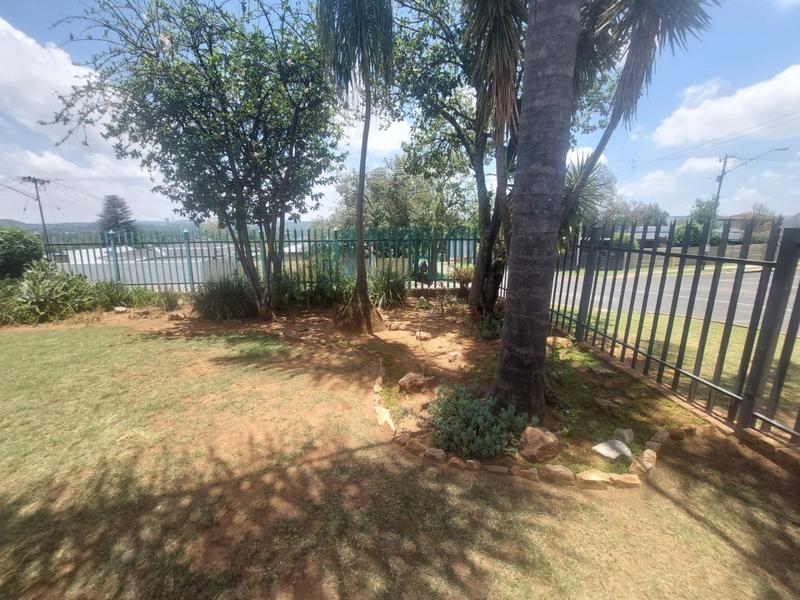 3 Bedroom Property for Sale in Mountain View Gauteng