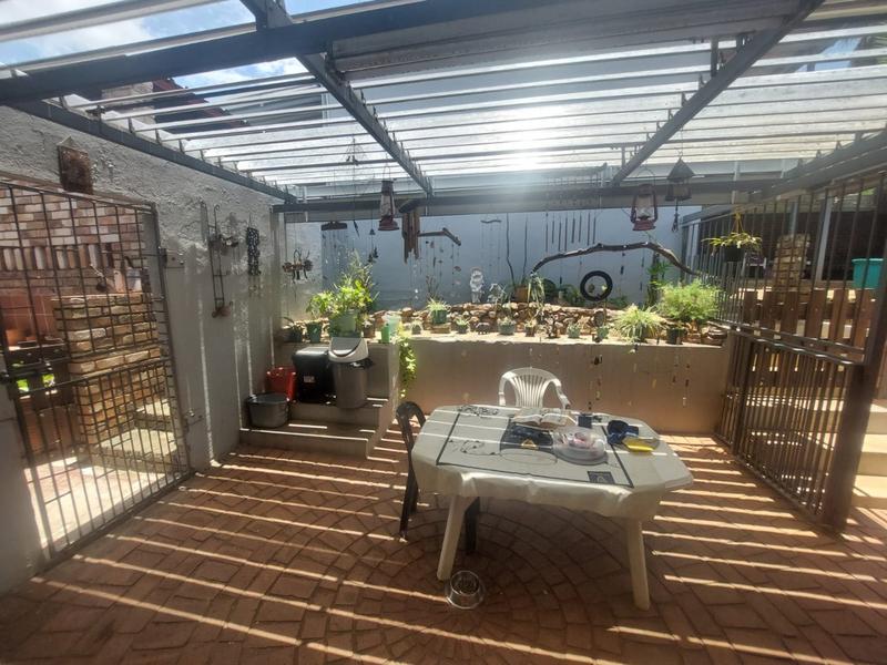 3 Bedroom Property for Sale in Mountain View Gauteng